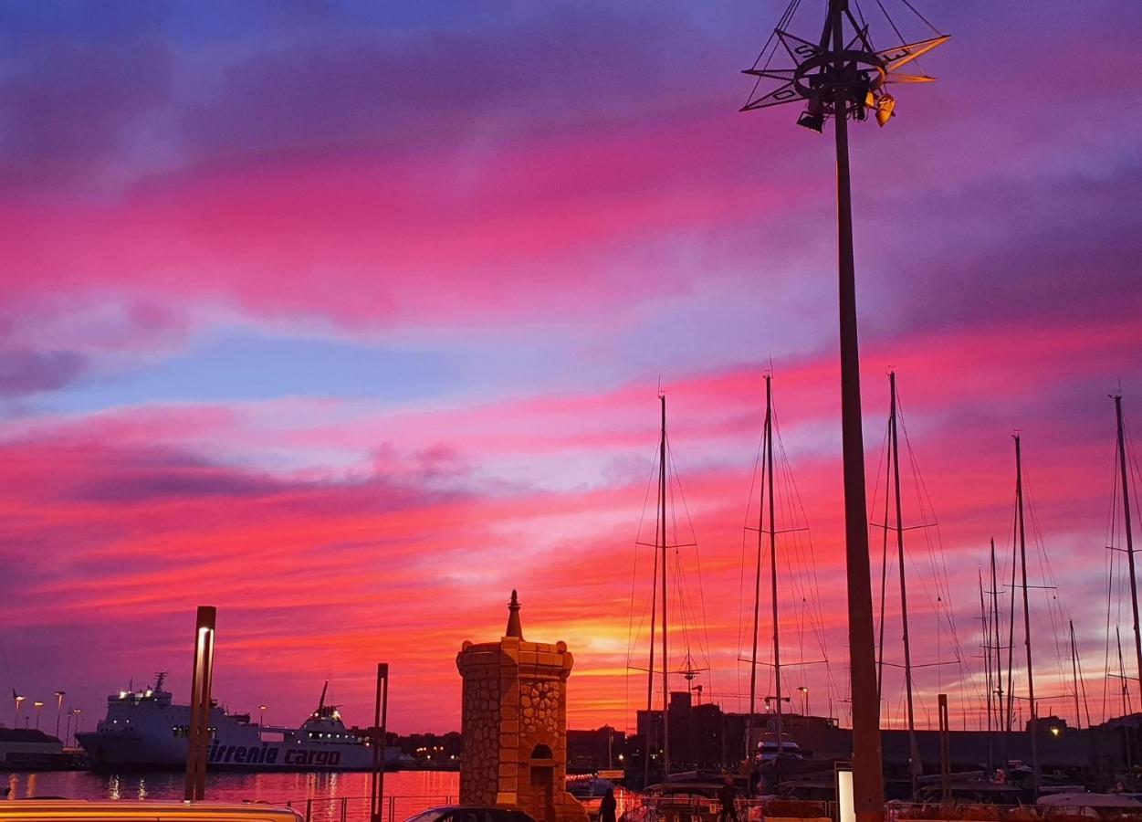 Apartment Vsg25 Nel Centro Di Cagliari Eksteriør billede